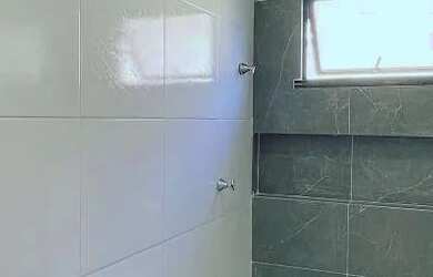 Imagem: A casa possui 3 Dormitórios, 2 Banheiros, 4 Vagas na garagem