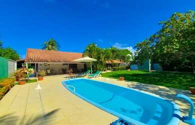 Imagem: A casa em condomínio possui 3 Dormitórios, 3 Banheiros, 5