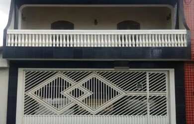 Imagem: A casa possui 3 Dormitórios, 3 Banheiros, 3 Vagas na garagem