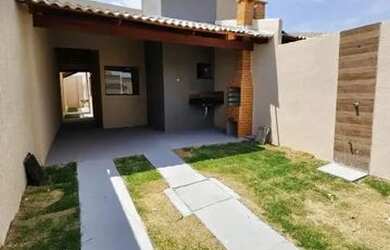 Imagem: A casa possui 3 Dormitórios, 2 Banheiros, 2 Vagas na garagem