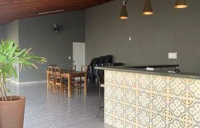 Imagem: A casa possui 1 Dormitório, 5 Vagas na garagem e está localizado