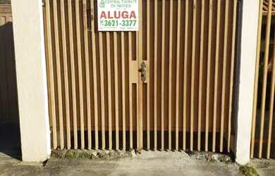 Imagem: A casa possui 1 Dormitório, 1 Banheiro, 1 Vaga na garagem