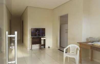 Imagem: A casa possui 3 Dormitórios, 2 Banheiros, 2 Vagas na garagem