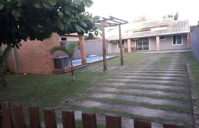 Imagem: A casa possui 2 Dormitórios, 5 Vagas na garagem e está localizado