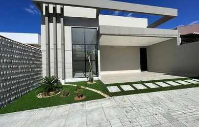 Imagem: A casa possui 3 Dormitórios, 4 Banheiros, 2 Vagas na garagem