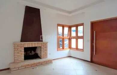 Imagem: A casa possui 4 Dormitórios, 4 Banheiros, 5 Vagas na garagem