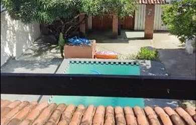 Imagem: A casa possui 5 Dormitórios, 2 Banheiros, 3 Vagas na garagem