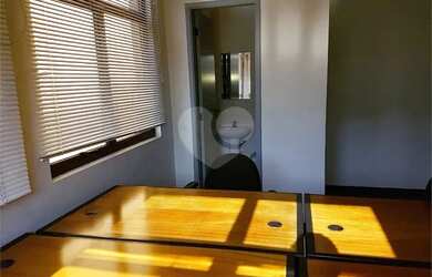 Imagem: O depósito possui 1 Vaga na garagem e 40m² de Área e está