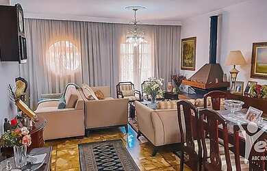 Imagem: A casa possui 4 Dormitórios, 5 Banheiros, 5 Vagas na garagem