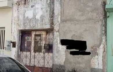 Imagem: A casa possui 4 Dormitórios, 2 Banheiros, 1 Vaga na garagem