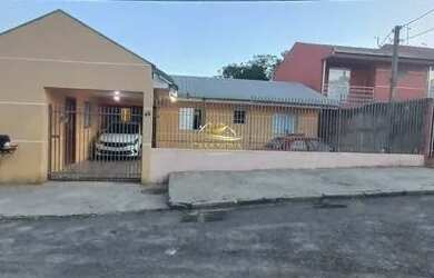 Imagem: A casa possui 3 Dormitórios, 1 Banheiro, 1 Vaga na garagem