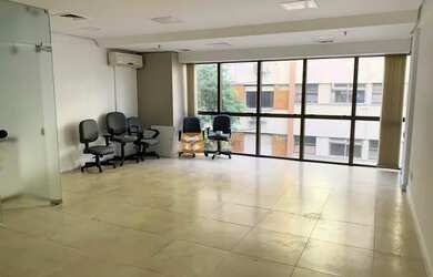 Imagem: O depósito possui 1 Vaga na garagem, 55m² de Área e está