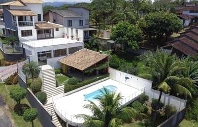 Imagem: A casa possui 5 Dormitórios, 5 Banheiros e 700m² de Área