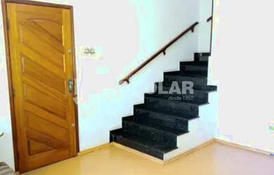 Imagem: A casa possui 3 Dormitórios, 3 Banheiros, 2 Vagas na garagem