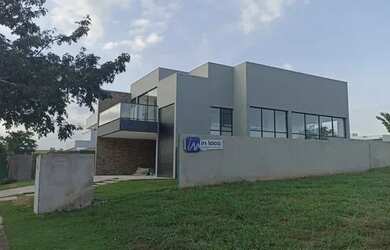 Imagem: A casa possui 5 Dormitórios, 5 Banheiros, 4 Vagas na garagem