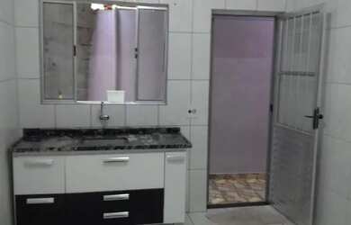 Imagem: A casa possui 1 Dormitório, 1 Banheiro e está localizado