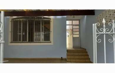 Imagem: A casa possui 3 Dormitórios, 4 Banheiros, 2 Vagas na garagem