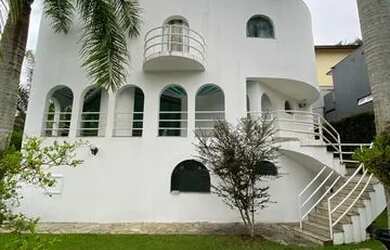 Imagem: A casa em condomínio possui 4 Dormitórios, 5 Banheiros, 3