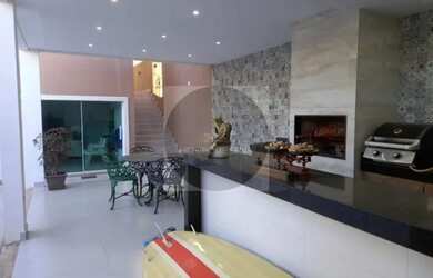 Imagem: A casa em condomínio possui 4 Dormitórios, 2 Banheiros, 4