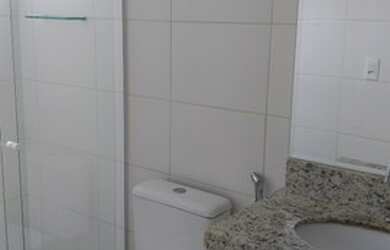 Imagem 2: Apto 2 Quartos Na P da Costa Armários na Cozinha e Banheiros