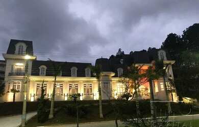 Imagem: A casa em condomínio possui 5 Dormitórios, 5 Banheiros, 5