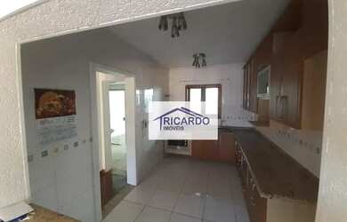 Imagem: A casa em condomínio possui 4 Dormitórios, 4 Banheiros, 2