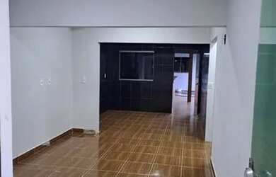 Imagem: A casa possui 3 Dormitórios, 2 Banheiros, 2 Vagas na garagem