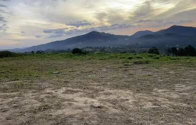 Imagem: O terreno possui 1.000m² de Área e está localizado em Capoavinha