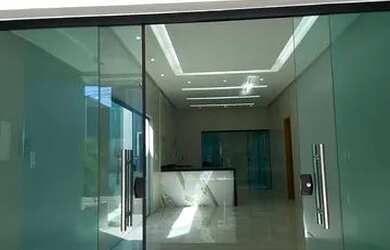 Imagem: A casa possui 3 Dormitórios, 2 Banheiros, 1 Vaga na garagem