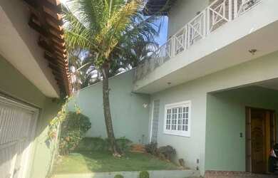 Imagem: A casa possui 4 Dormitórios, 5 Banheiros, 4 Vagas na garagem