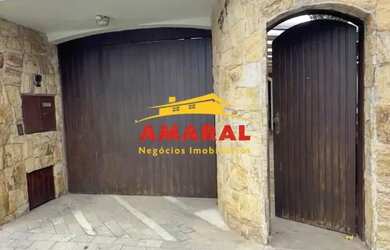 Imagem: A casa possui 3 Dormitórios, 3 Banheiros, 3 Vagas na garagem