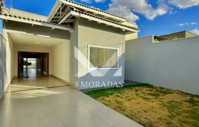 Imagem: A casa possui 3 Dormitórios, 4 Banheiros, 2 Vagas na garagem