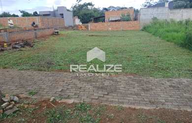 Imagem: O terreno possui 250m² de Área e está localizado em Porto