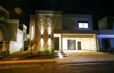 Imagem: A casa possui 4 Dormitórios, 4 Banheiros, 339m² de Área e