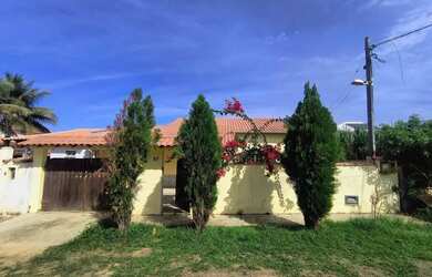 Imagem: A casa possui 3 Dormitórios, 3 Banheiros, 1 Vaga na garagem