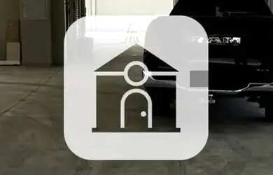 Imagem: O apartamento possui 1 Dormitório, 1 Banheiro, 2 Vagas na garagem