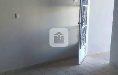 Imagem: A casa possui 2 Dormitórios, 1 Banheiro, 1 Vaga na garagem