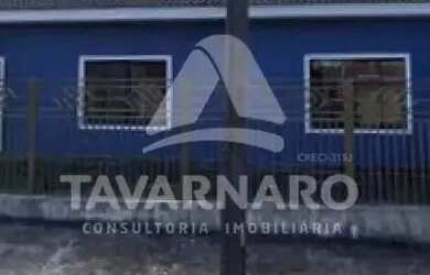 Imagem: A casa possui 3 Dormitórios, 2 Banheiros, 2 Vagas na garagem