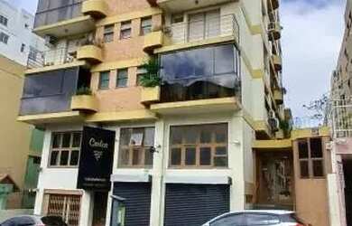 Imagem: O apartamento possui 3 Dormitórios, 1 Banheiro, 1 Vaga na garagem