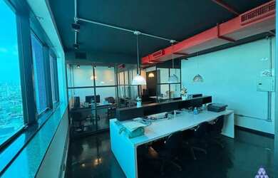 Imagem: O depósito possui 2 Vagas na garagem, 55m² de Área e está