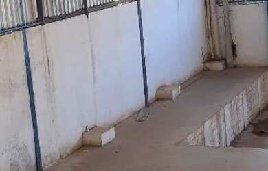 Imagem: O depósito possui 3 Vagas na garagem e 1000m² de Área e está