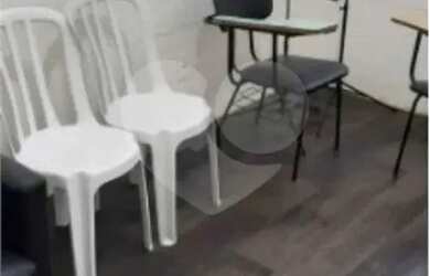 Imagem: O depósito possui 3 Vagas na garagem, 1.000m² de Área e