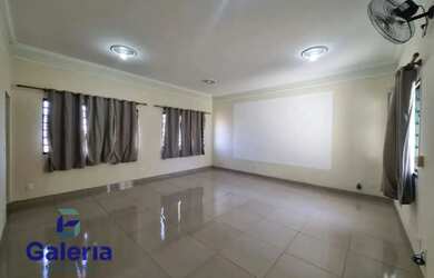 Imagem: O depósito possui 4 Vagas na garagem, 332m² de Área e está