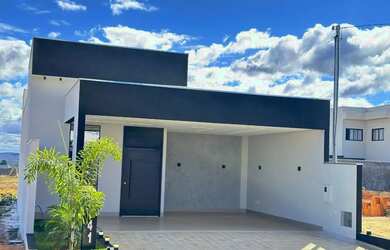 Imagem: A casa em condomínio possui 3 Dormitórios, 2 Banheiros, 2