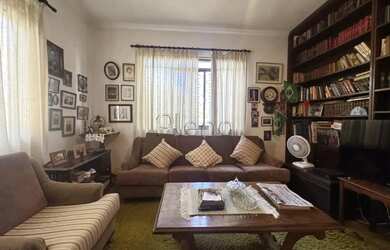 Imagem: A casa possui 4 Dormitórios, 4 Banheiros, 4 Vagas na garagem