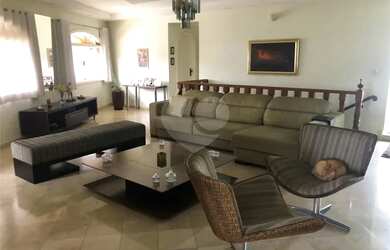 Imagem: A casa possui 4 Dormitórios, 5 Banheiros, 5 Vagas na garagem