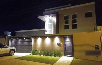 Imagem: A casa possui 3 Dormitórios, 3 Banheiros, 2 Vagas na garagem