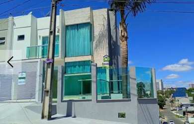 Imagem: A casa possui 3 Dormitórios, 2 Banheiros, 4 Vagas na garagem