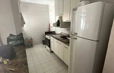 Imagem: O apartamento possui 1 Dormitório, 1 Banheiro, 1 Vaga na garagem