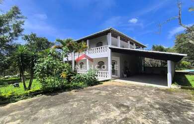 Imagem: A casa em condomínio possui 4 Dormitórios, 2 Banheiros, 5